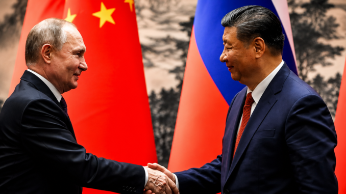 Xi Jinping recibe a Vladimir Putin en China tras la visita de Donald Trump a Beijing