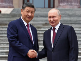 Xi Jinping y Vladímir Putin estrechan manos durante reunión oficial en Beijing