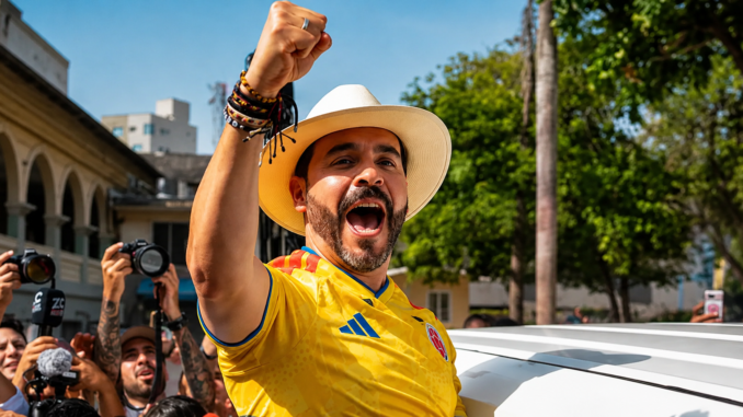Abelardo de la Espriella celebra los resultados preliminares de la segunda vuelta presidencial en Colombia.