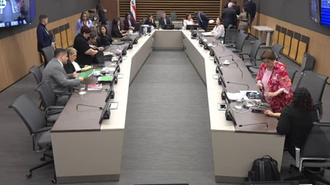 Comisión de Seguridad de la Asamblea Legislativa durante una sesión sobre narcotráfico y sistema penal.