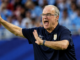 Marcelo Bielsa dirige a Uruguay durante un partido del Mundial 2026 y critica las pausas de hidratación implementadas por la FIFA.