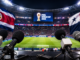Micrófonos frente a las banderas de Costa Rica y Panamá durante una polémica mediática relacionada con el Mundial 2026.