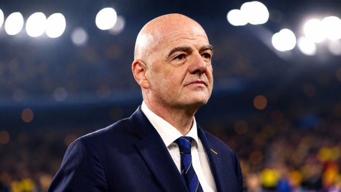 Gianni Infantino durante el Mundial 2026 defendiendo las pausas de hidratación implementadas por la FIFA para proteger la salud de los futbolistas.