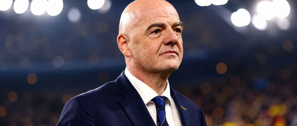 Gianni Infantino durante el Mundial 2026 defendiendo las pausas de hidratación implementadas por la FIFA para proteger la salud de los futbolistas.