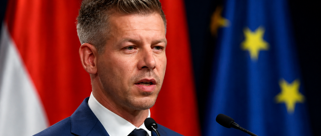 El primer ministro de Hungría, Péter Magyar, durante una conferencia de prensa tras anunciar reformas para desmontar el sistema político construido durante el gobierno de Viktor Orbán.