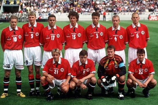 Noruega tuvo su última aparición en la Copa del Mundo Francia 1998. En fase de grupos tuvo como rivales a Marruecos, Brasil y Escocia en el grupo A.