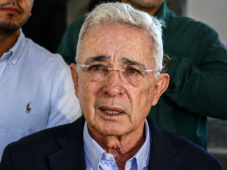 Álvaro Uribe durante una comparecencia pública tras conocerse la investigación abierta por la Fiscalía colombiana.