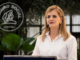 Laura Fernández durante una actividad relacionada con la Caja Costarricense del Seguro Social.