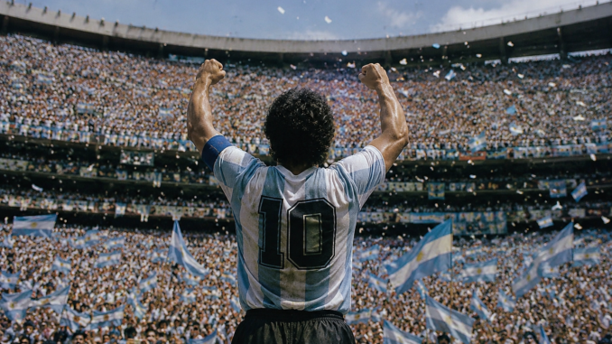 Futbolista argentino celebrando ante una multitud durante el Mundial de México 1986.