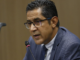 Nogui Acosta durante una intervención sobre política económica y estabilidad fiscal en Costa Rica.