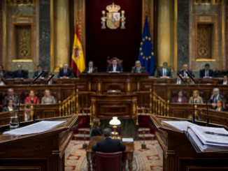Sesión del Congreso de los Diputados de España durante un debate marcado por la presión política sobre Pedro Sánchez.
