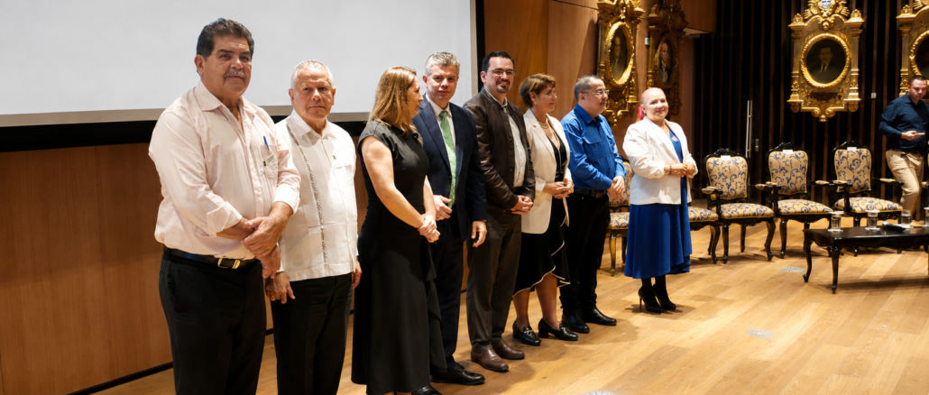 Representantes del PLN, Frente Amplio, Coalición Agenda Ciudadana y RENASES durante la firma del Pacto Patriótico Costarricense para la legislatura 2026-2030.