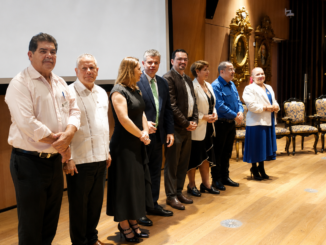Representantes del PLN, Frente Amplio, Coalición Agenda Ciudadana y RENASES durante la firma del Pacto Patriótico Costarricense para la legislatura 2026-2030.