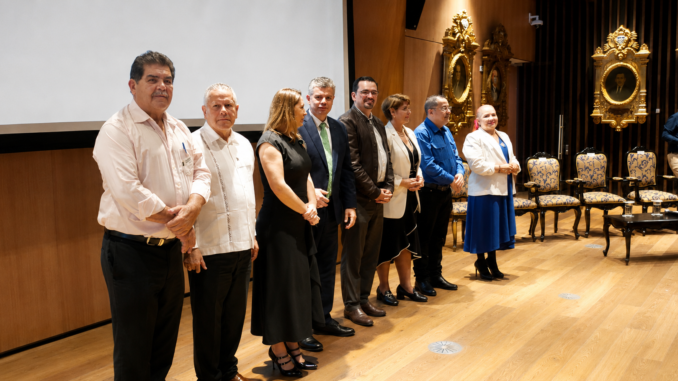 Representantes del PLN, Frente Amplio, Coalición Agenda Ciudadana y RENASES durante la firma del Pacto Patriótico Costarricense para la legislatura 2026-2030.