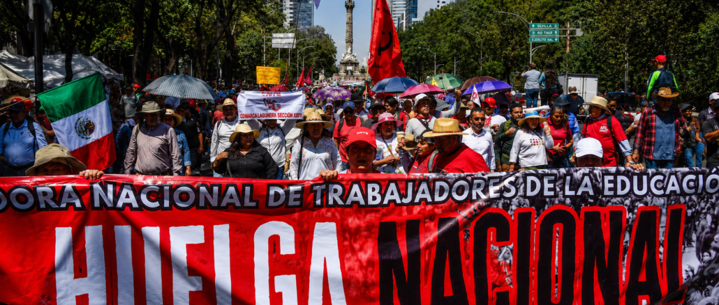 Miles de maestros de la CNTE participan en una protesta en Ciudad de México antes de la inauguración del Mundial 2026.