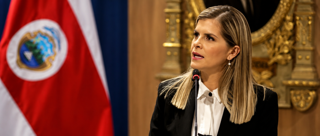 Laura Fernández durante la presentación de proyectos de seguridad y justicia ante la Asamblea Legislativa de Costa Rica.