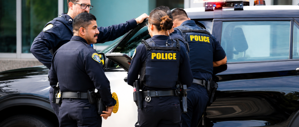 Agentes de policía investigan el tiroteo ocurrido en el fan fest del Mundial 2026 en San José, California.