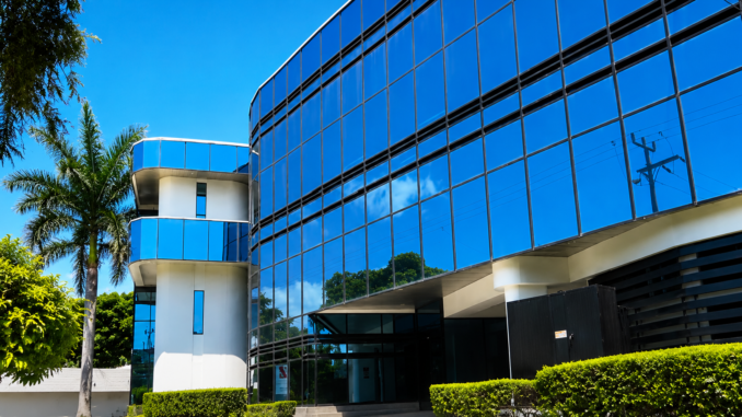 Edificio de Mideplan en Costa Rica, institución responsable de la directriz que establece vacaciones colectivas para el sector público.