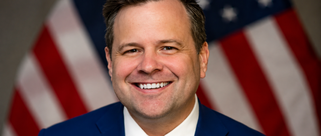 Bill Pulte, director interino de Inteligencia Nacional de Estados Unidos, durante un retrato oficial tras recibir autorización de Donald Trump para desclasificar documentos.
