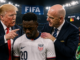 Ilustración hiperrealista del escándalo entre Donald Trump, Gianni Infantino y Folarin Balogun tras la polémica decisión de la FIFA durante el Mundial 2026.