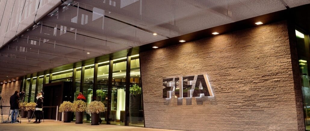 Análisis sobre la corrupción de la FIFA y la vigilancia biométrica en el Mundial 2026.