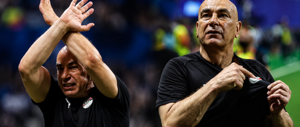 FIFA Egipto arbitraje: entrenador de Egipto protesta durante el partido contra Argentina en el Mundial 2026 tras las decisiones del árbitro y el VAR.