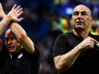 FIFA Egipto arbitraje: entrenador de Egipto protesta durante el partido contra Argentina en el Mundial 2026 tras las decisiones del árbitro y el VAR.