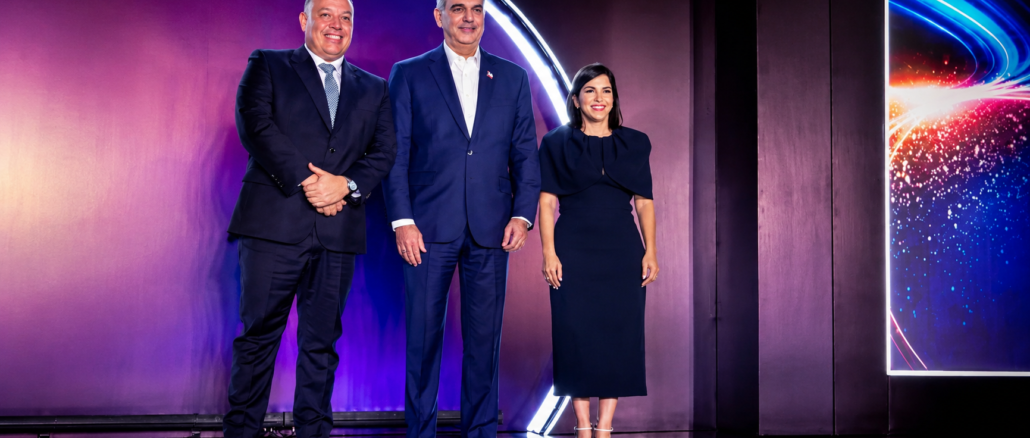Francisco Gamboa junto al presidente Luis Abinader durante la inauguración del Americas Investment Forum 2026 en Santo Domingo.