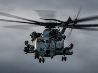 Estados Unidos Irán ataques: helicóptero militar estadounidense durante una operación del CENTCOM en Oriente Medio.