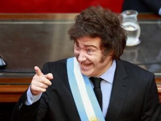 Javier Milei, presidente de Argentina, durante un acto oficial en medio de la consolidación del superávit fiscal y la recuperación económica del país. Foto: Reuters.