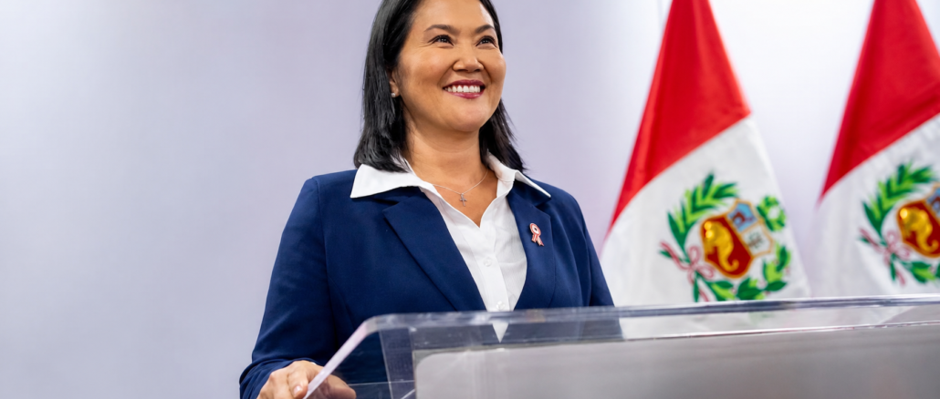 Keiko Fujimori durante una comparecencia oficial tras ganar las elecciones presidenciales de Perú en 2026.