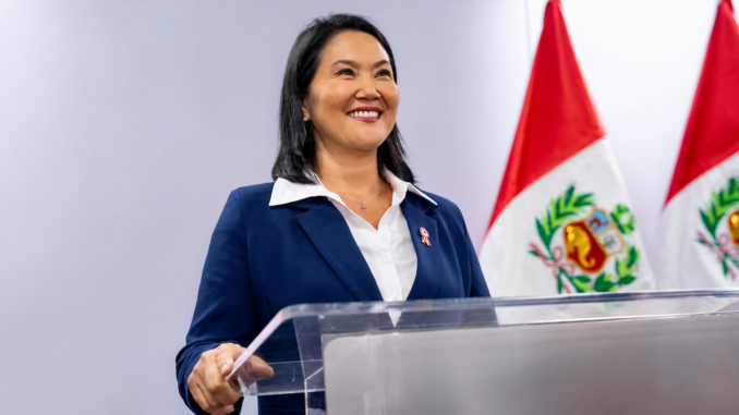 Keiko Fujimori durante una comparecencia oficial tras ganar las elecciones presidenciales de Perú en 2026.