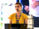 La presidenta de Costa Rica, Laura Fernández, durante la firma de la ley que permitirá impulsar la construcción de la Marina de Limón.