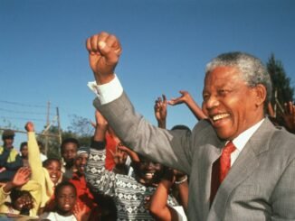 Nelson Mandela durante un discurso sobre la reconciliación nacional en Sudáfrica.