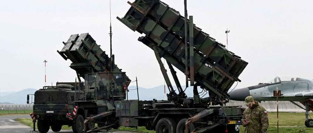 Batería de misiles Patriot en posición de defensa durante tensiones entre Estados Unidos e Irán.