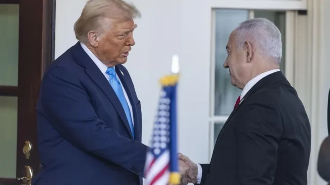 Donald Trump y Benjamín Netanyahu en la Casa Blanca analizando el Netanyahu arresto EE. UU. y la CPI.