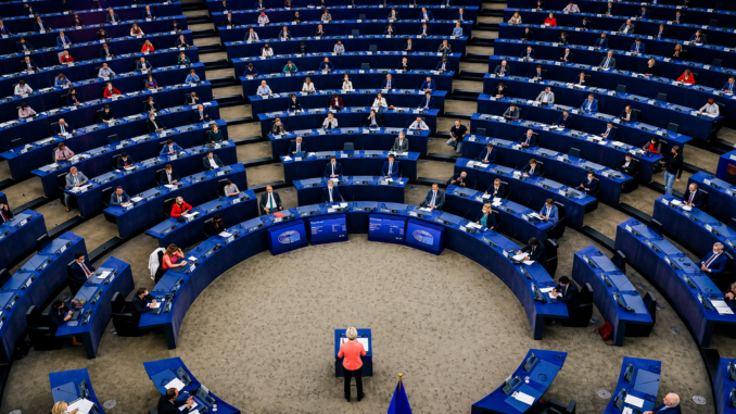 Sesión del Parlamento Europeo durante el debate sobre la solicitud para investigar a Gianni Infantino por presuntas violaciones a la neutralidad política de la FIFA.