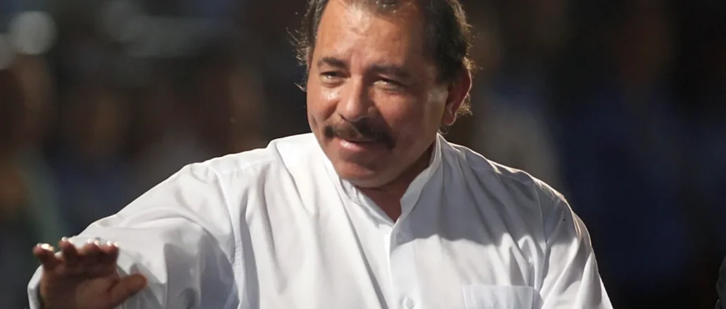 Luis Guillermo Solís y Daniel Ortega en contexto de crisis política en Nicaragua. Foto: AP