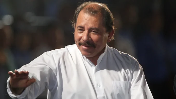 Luis Guillermo Solís y Daniel Ortega en contexto de crisis política en Nicaragua. Foto: AP