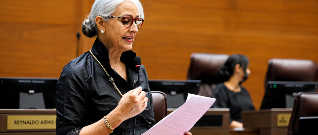 Diputada Abril Gordienko durante intervención sobre seguridad en la Asamblea Legislativa de Costa Rica
