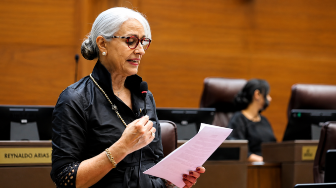 Diputada Abril Gordienko durante intervención sobre seguridad en la Asamblea Legislativa de Costa Rica