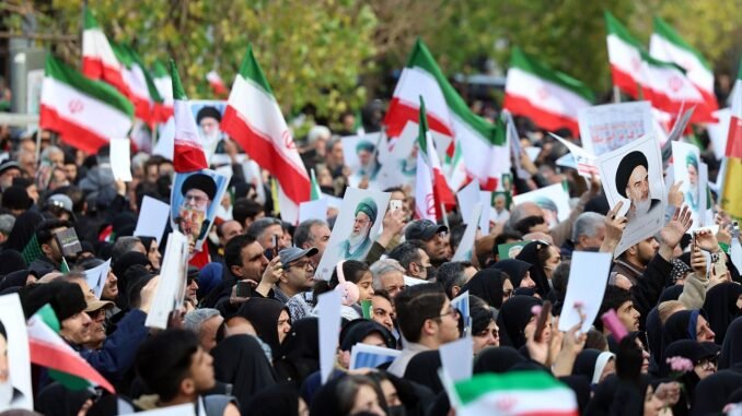 Manifestantes en Irán frente a la condena internacional por las ejecuciones