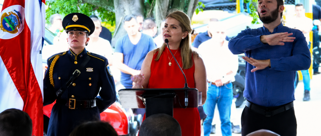 Laura Fernández anuncia construcción de puente en La Guácima de Alajuela.