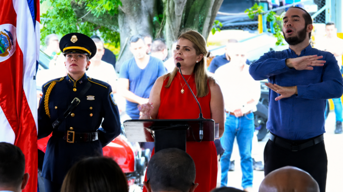 Laura Fernández anuncia construcción de puente en La Guácima de Alajuela.