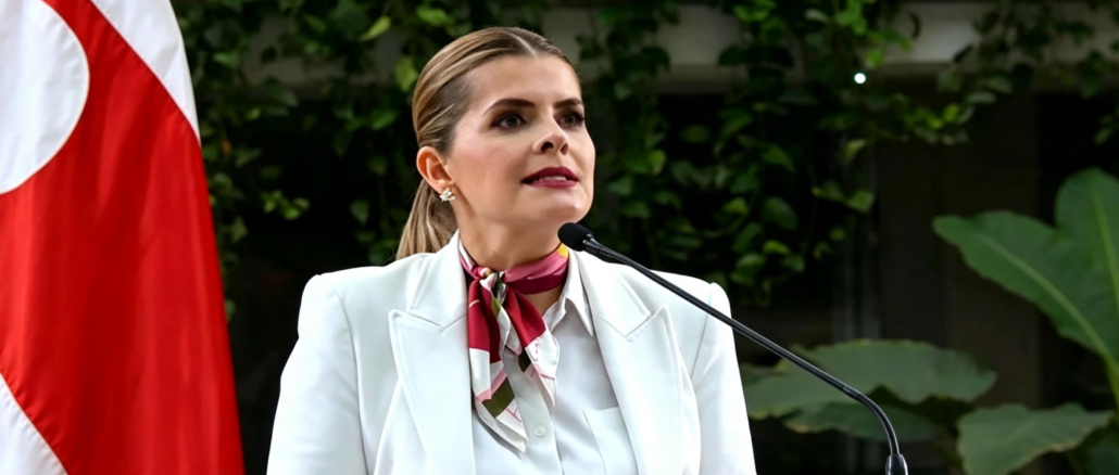 Laura Fernández Costa Rica durante conferencia de prensa sobre independencia de poderes