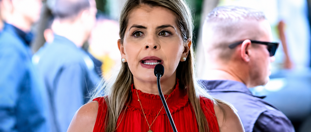 Laura Fernández democracia Costa Rica: presidenta analiza marcha judicial y libertad institucional.