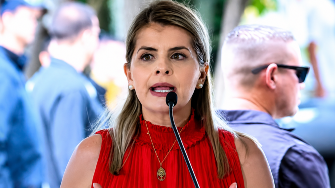 Laura Fernández democracia Costa Rica: presidenta analiza marcha judicial y libertad institucional.