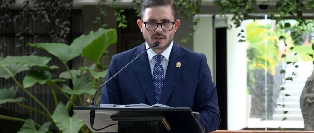 Ministro critica al fiscal general por investigar denuncias contra “Macho Coca”