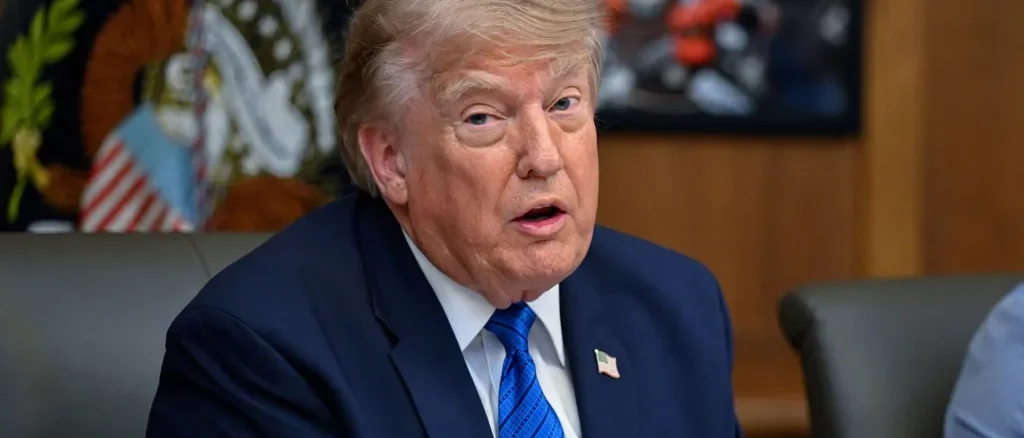 Negociaciones Trump Irán: Donald Trump lidera una reunión de gabinete en Camp David para discutir la crisis geopolítica.