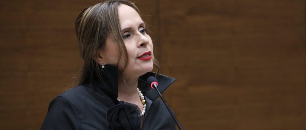 Pines de oro de la Asamblea Legislativa serán sustituidos por distintivos de menor costo